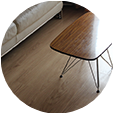 foto 3 mesa de centro con estructura de silla Eames del vertedero esta lleno de Picassos